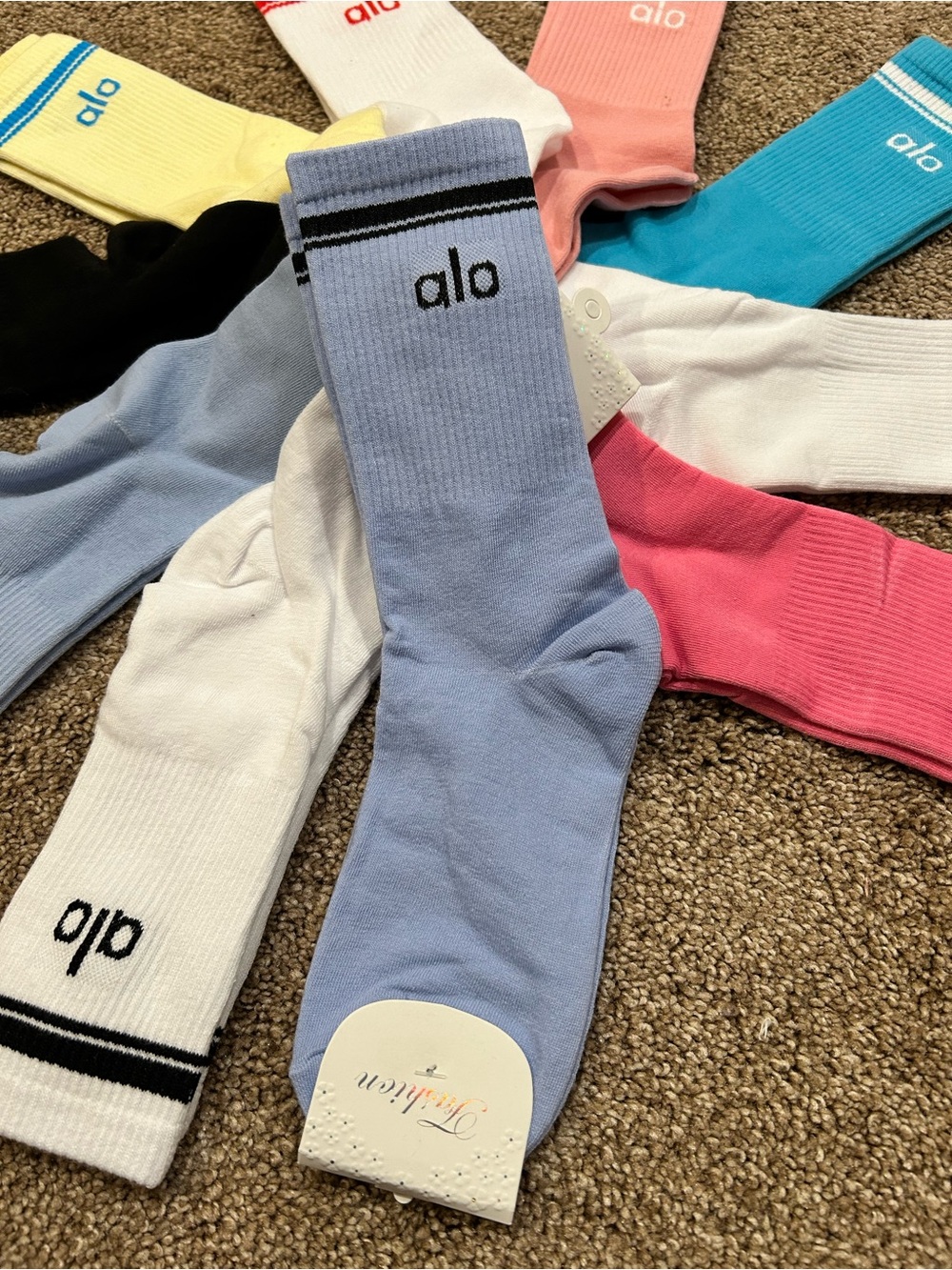 Fashion ALO Yoga Crew Socks - Choose 1 - Picture 2 of 4